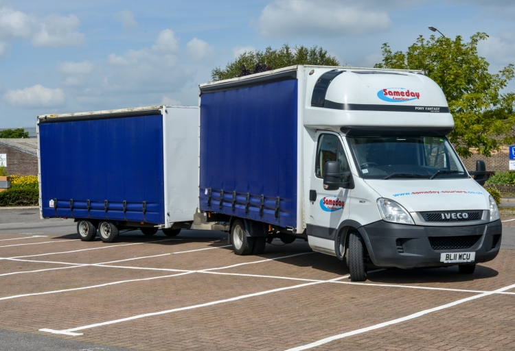 Dedicated Haulage Features Image of a curtainside haulage vehicle & trailer